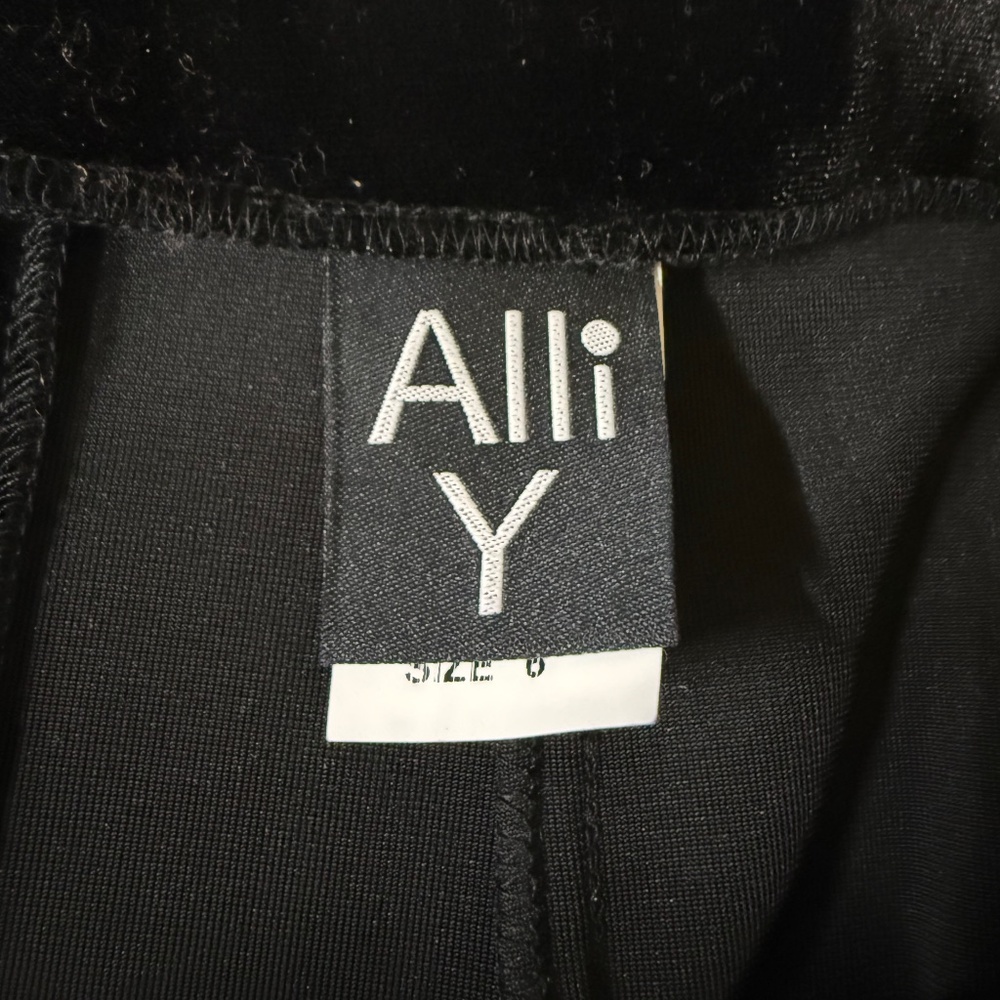 NWT Alli Y velvet skirt, black, size 6‎ - Picture 2 of 3